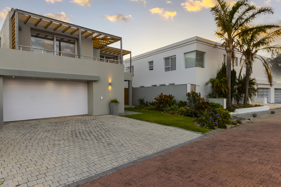 To Let 4 Bedroom Property for Rent in Harbour Island Western Cape